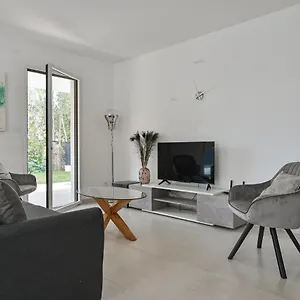T3 Neuf – C13 - Jardin-terrasse Et Piscine – Accès Direct Plages Et Centre Village Saint-Cyr-sur-Mer